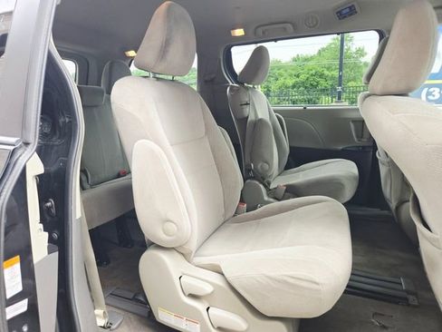 Used 2016 Toyota Sienna LE FWD image 19