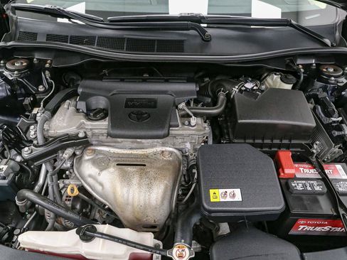 Used 2017 Toyota Camry LE w/ Moonroof Package FWD image 13