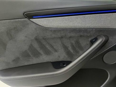 Used 2026 Tesla Model Y Long Range RWD image 60
