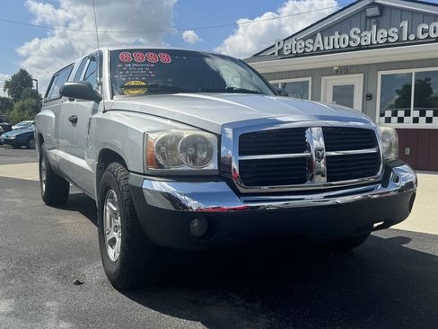Used 2005 Dodge Dakota SLT image 3