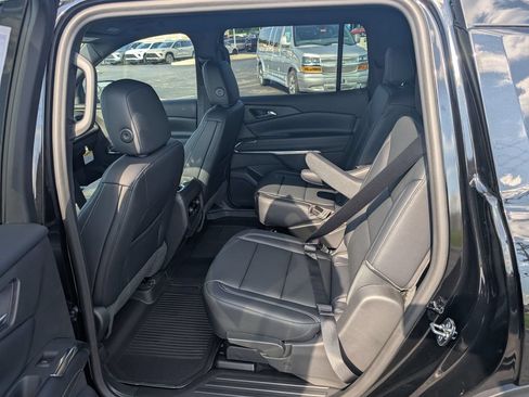 New 2026 Chevrolet Traverse LT w/ Driver Confidence Package AWD/4WD image 9