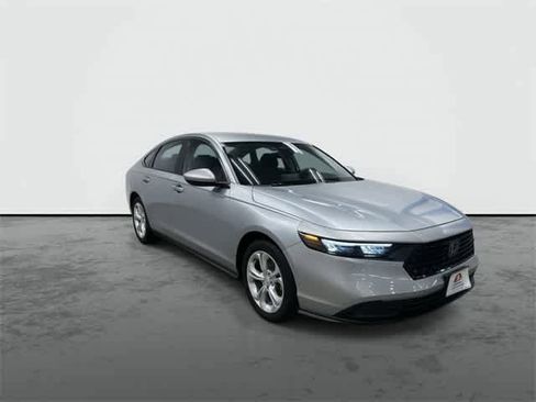 Used 2025 Honda Accord LX image 6