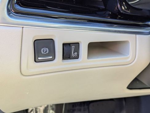 Used 2025 Cadillac XT6 Premium Luxury image 16