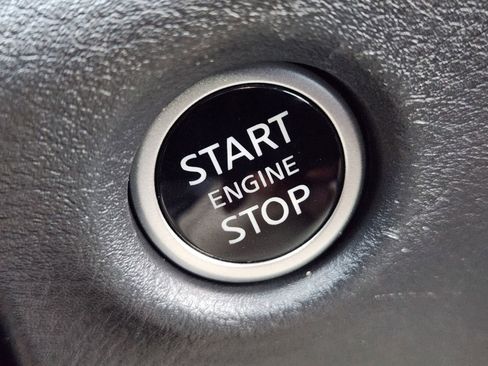 Used 2025 Nissan Frontier PRO-4X image 21