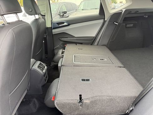 Used 2024 Volkswagen Taos SE image 27