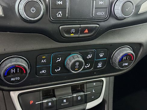 Used 2023 GMC Terrain SLT image 23