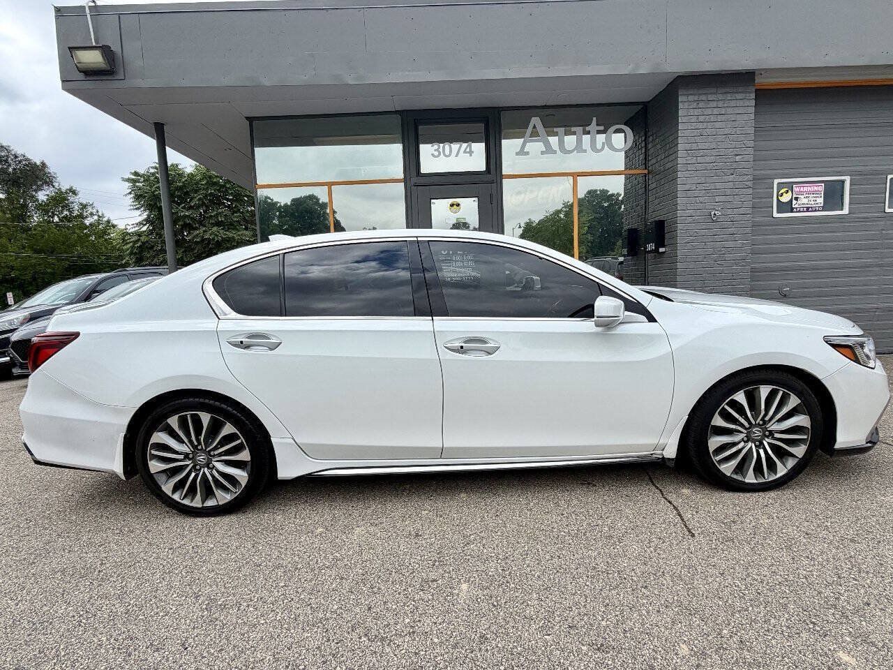Used 2018 Acura RLX w/ Technology Package FWD image 2