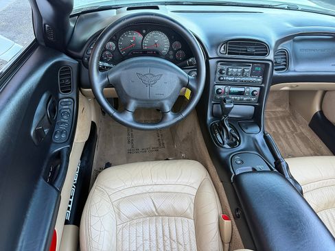 Used 2004 Chevrolet Corvette Convertible w/ Preferred Equipment Group image 16