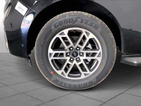 New 2025 Ford Expedition Active image 10