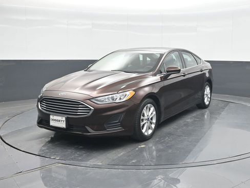 Used 2019 Ford Fusion SE FWD image 1