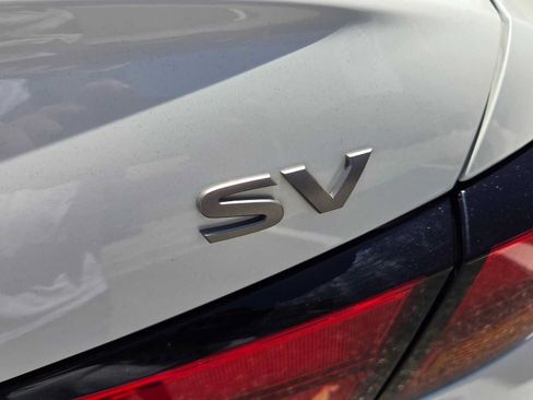 Used 2024 Nissan Altima 2.5 SV FWD image 17