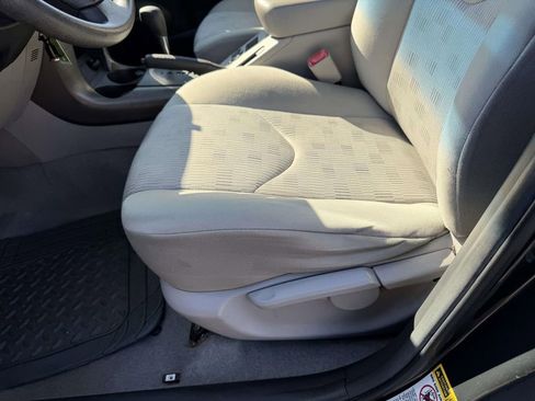 Used 2011 Toyota RAV4 2WD w/ Base L4 Extra Value Pkg image 13