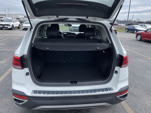 Used 2023 Volkswagen Taos SE w/ Panoramic Sunroof Package image 9