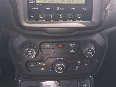Used 2023 Jeep Renegade Latitude AWD/4WD image 20