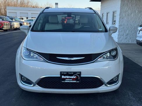 Used 2017 Chrysler Pacifica Touring-L image 12