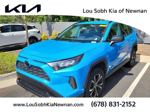 Used 2021 Toyota RAV4 LE FWD image 1
