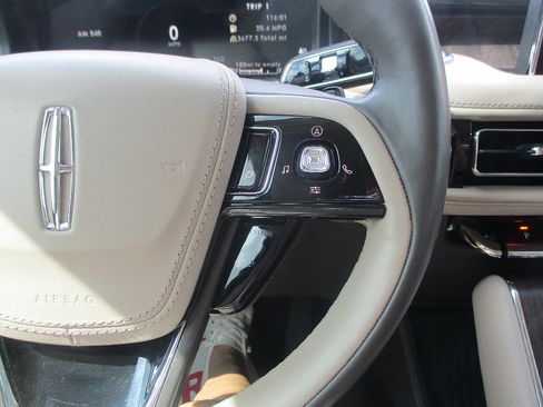 Used 2023 Lincoln Aviator Reserve w/ Elements Package Plus AWD/4WD image 14