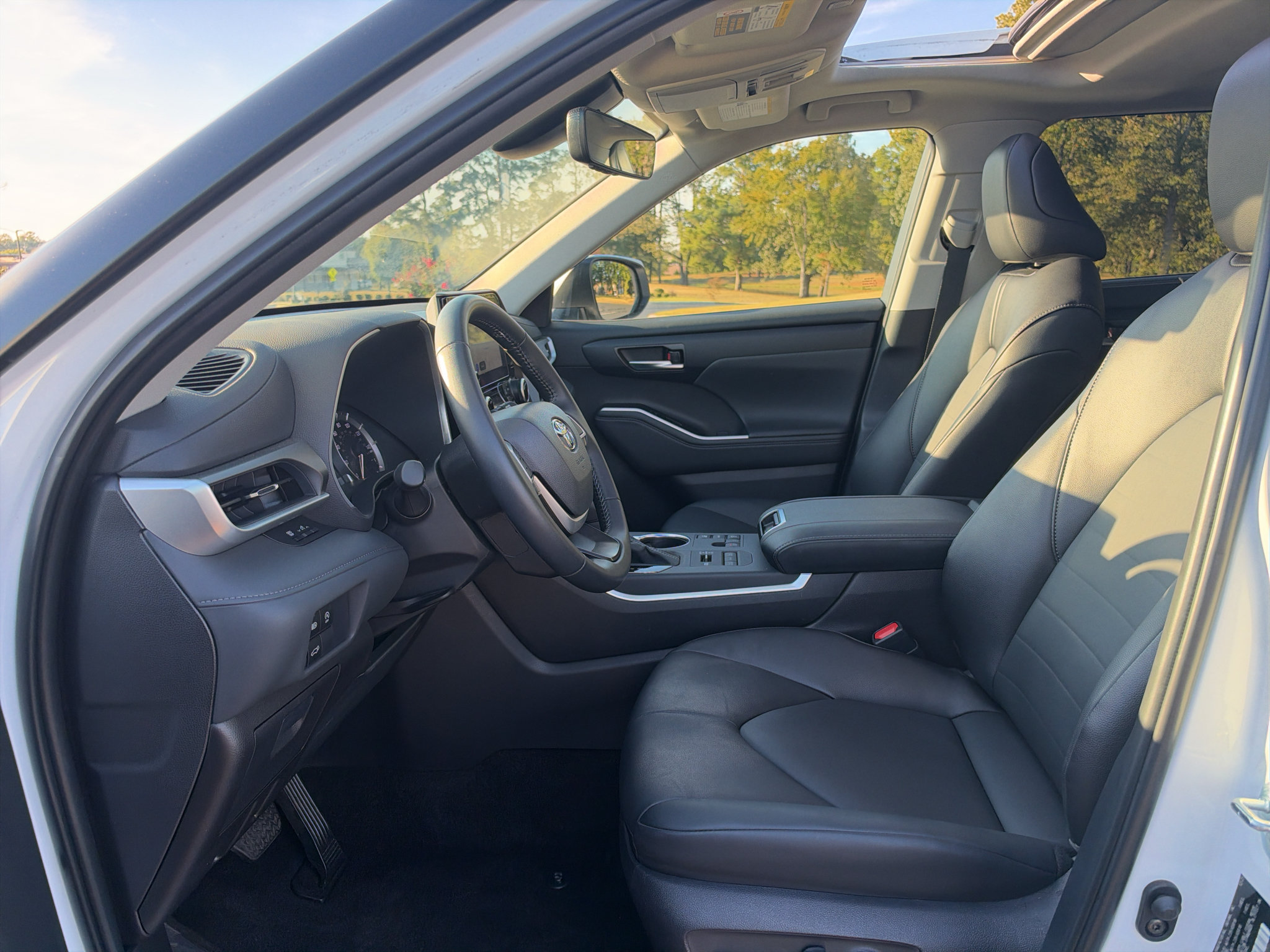Used 2026 Toyota Highlander XLE AWD/4WD image 11