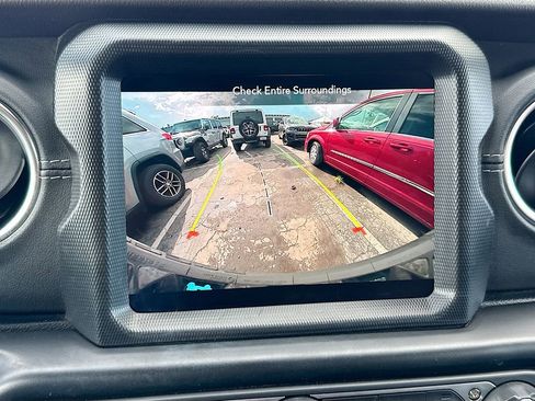 Used 2022 Jeep Wrangler Unlimited Sahara w/ Cold Weather Group image 15