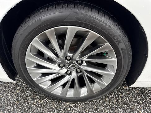 Used 2019 Lexus ES 350 Ultra Luxury FWD image 10
