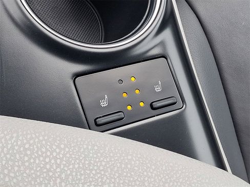 Used 2020 Toyota Camry XLE w/ Sunroof Package image 22