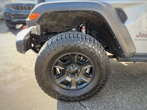 Used 2020 Jeep Gladiator Mojave w/ Dual Top Group image 18