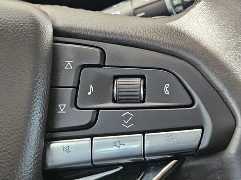 Used 2024 Cadillac Escalade Premium Luxury w/ Performance Package AWD/4WD image 18