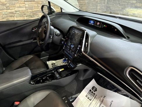 Used 2022 Toyota Prius Prime XLE image 3