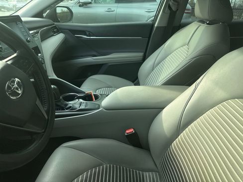 Used 2022 Toyota Camry SE w/ Convenience Package image 8