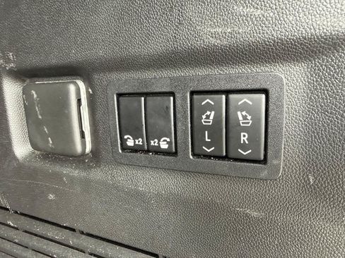 Used 2021 Chevrolet Tahoe Premier AWD/4WD image 14