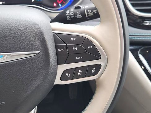 Used 2020 Chrysler Pacifica Limited w/ Advanced Safetytec Group image 26