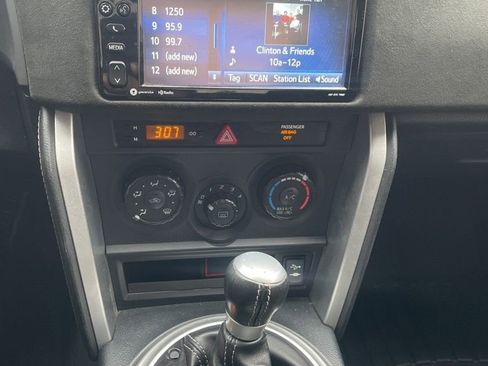 Used 2017 Toyota 86 image 7