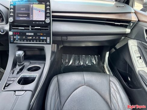 Used 2021 Toyota Avalon Limited FWD image 18