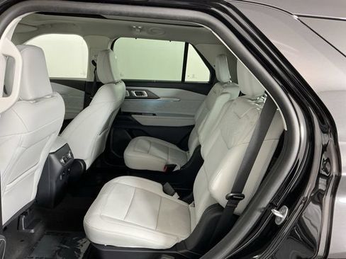 Certified 2025 Ford Explorer Platinum w/ Ultimate Package AWD/4WD image 30