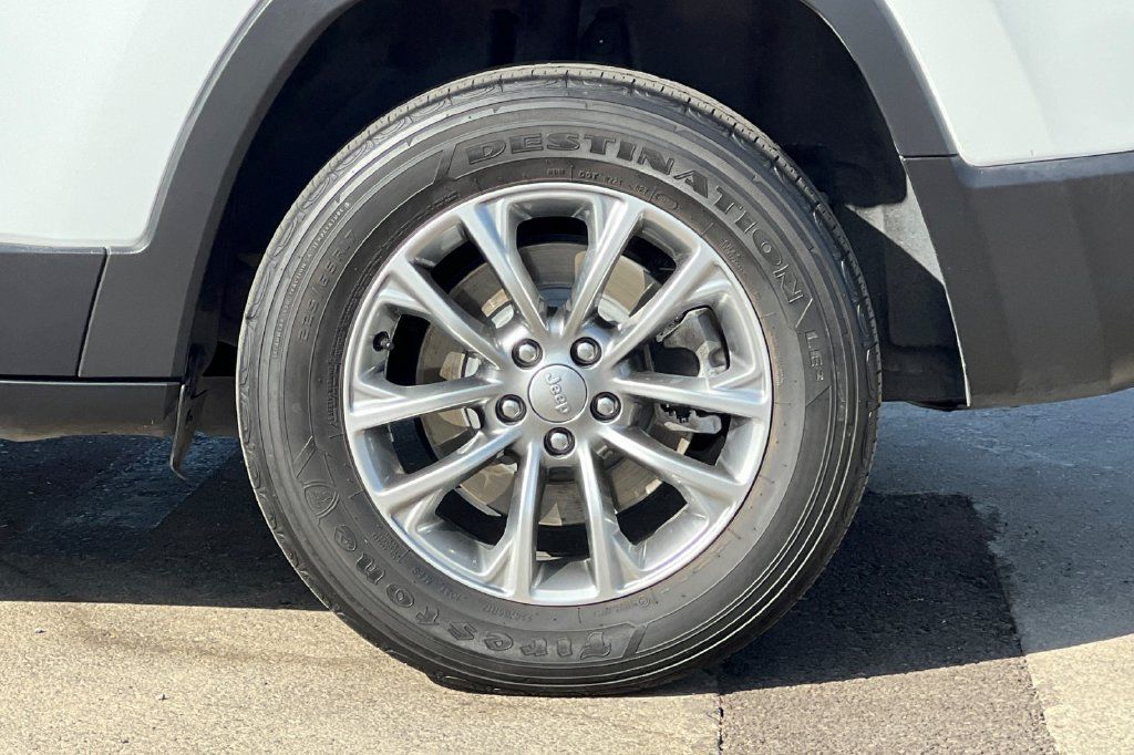 Used 2022 Jeep Cherokee Latitude Lux AWD/4WD image 29