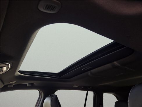 New 2025 Jeep Grand Cherokee Altitude RWD image 16