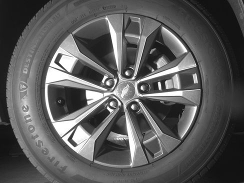 Used 2025 Chevrolet Equinox LT FWD image 13