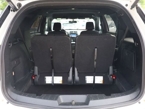 Used 2018 Ford Explorer XLT w/ Equipment Group 202A AWD/4WD image 6