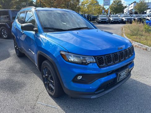 New 2026 Jeep Compass Latitude image 8