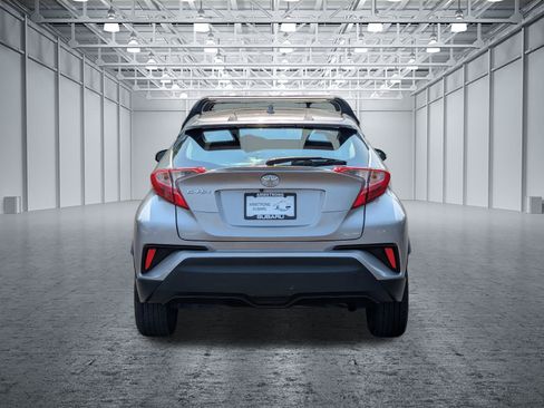 Used 2019 Toyota C-HR XLE FWD image 4