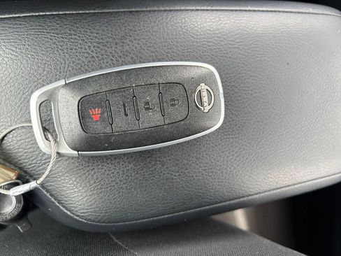 Used 2025 Nissan Versa SV FWD image 21