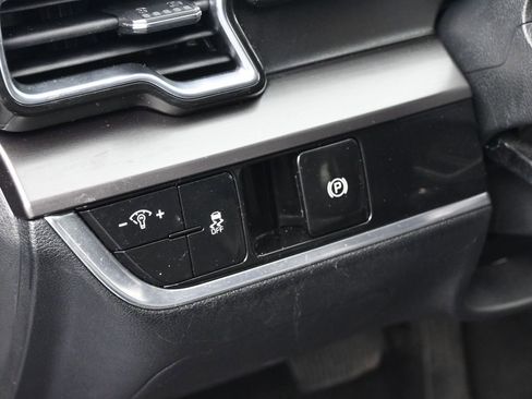 Used 2023 Kia Sportage EX image 15