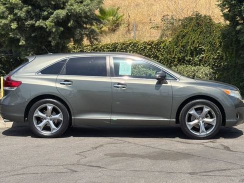 Used 2014 Toyota Venza XLE w/ XLE Premium Package FWD image 3