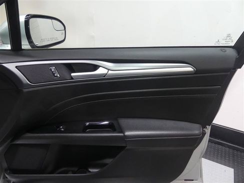 Used 2016 Ford Fusion Titanium AWD/4WD image 18