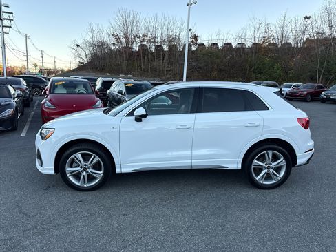 Used 2022 Audi Q3 2.0T Premium w/ Convenience Package image 3