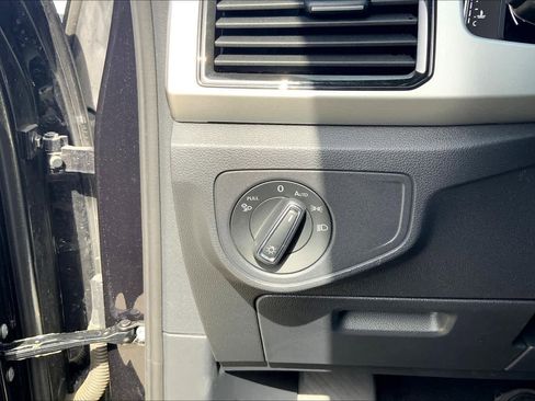 Used 2021 Volkswagen Atlas Cross Sport SEL Premium image 30
