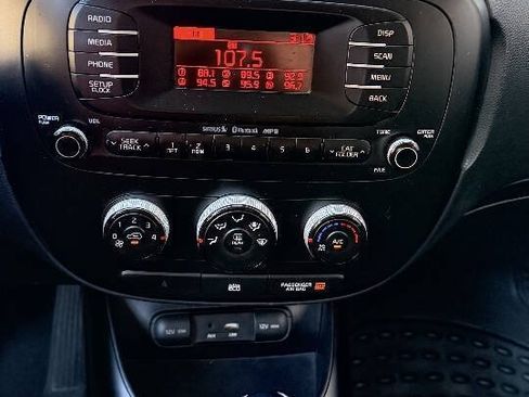 Used 2015 Kia Soul FWD image 16