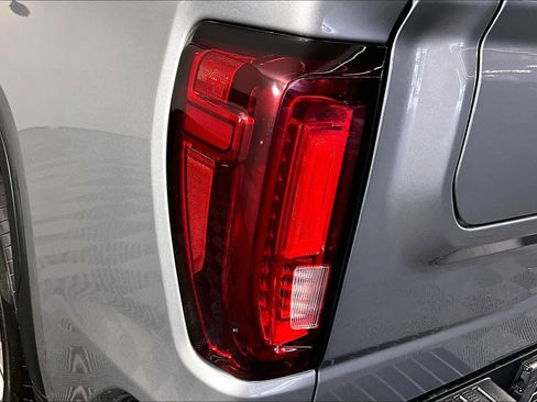 Used 2023 GMC Sierra 1500 SLT AWD/4WD image 28