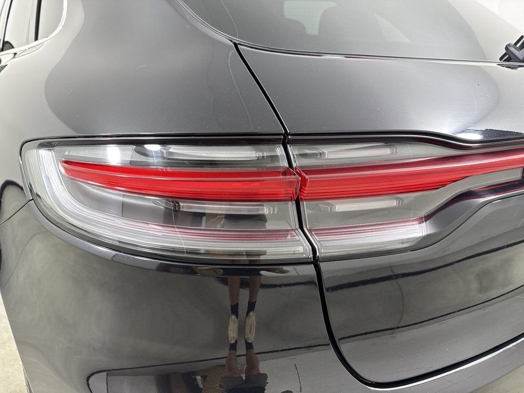 Certified 2021 Porsche Macan AWD/4WD image 18