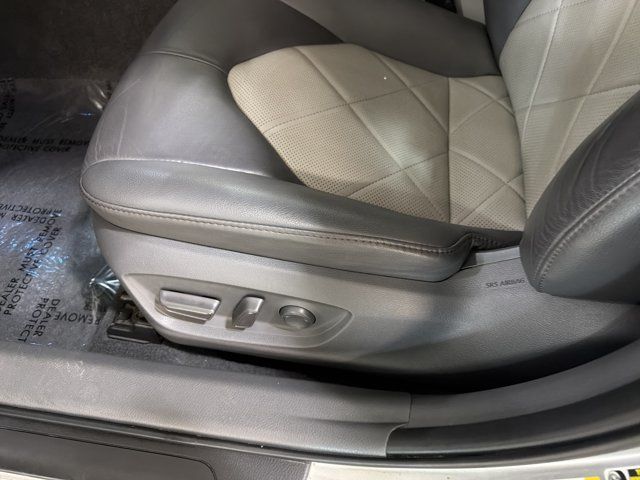 Used 2018 Toyota Camry XLE FWD image 16